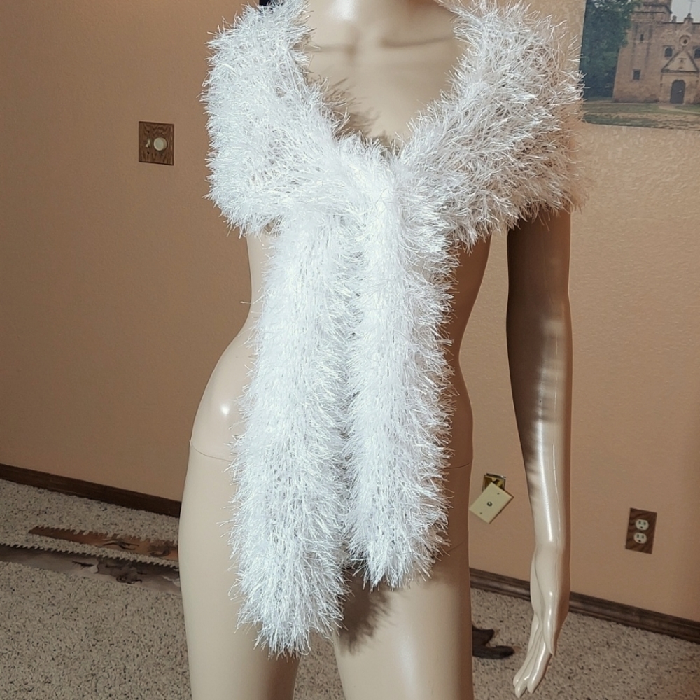 Cape / Scarf NWT